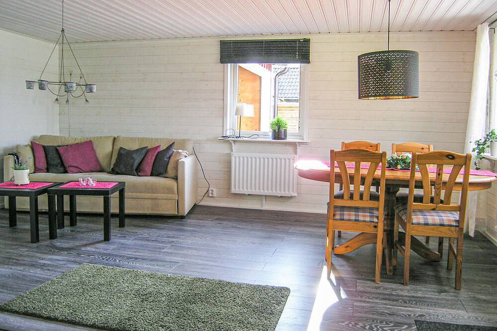 Nice home in Ljungby with Wifi in Bolmen