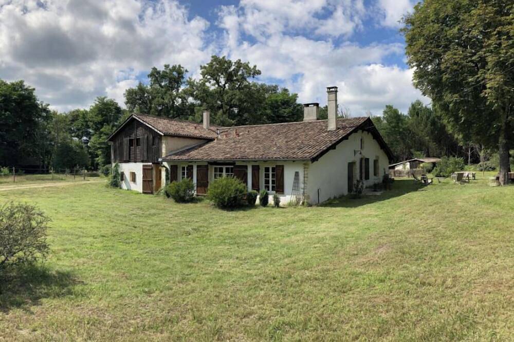 Gîte dans une authentique ferme Bazadaise au coeur des Landes Girondines in Uzeste, Région de Langon