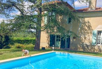 Cottage pour 20 personnes, avec piscine ainsi que jardin et vue à Astaffort