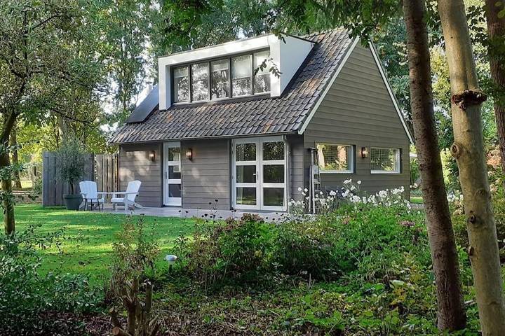 Vakantieappartement voor 2 personen, with Terras and Tuin as well as Uitzicht op het meer and Uitzicht in Kaatsheuvel