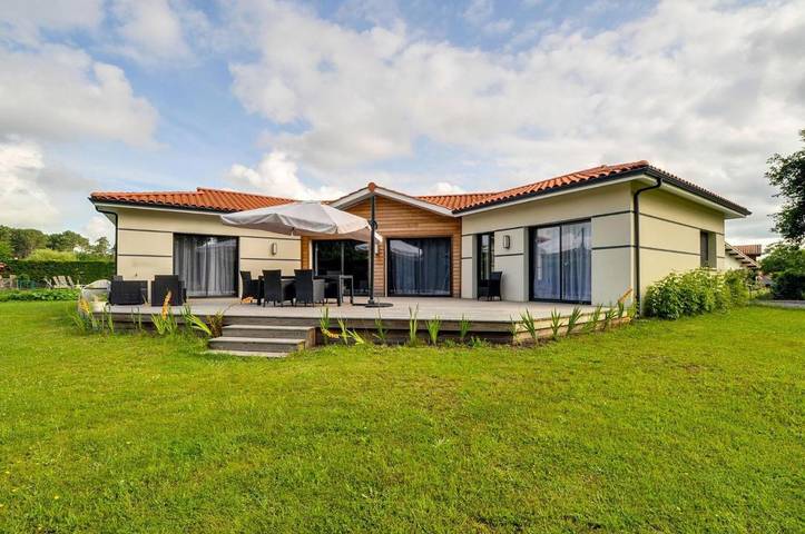 Chambre d’hôte pour 7 personnes, avec Terrasse ainsi que Jardin et Vue à Biscarrosse