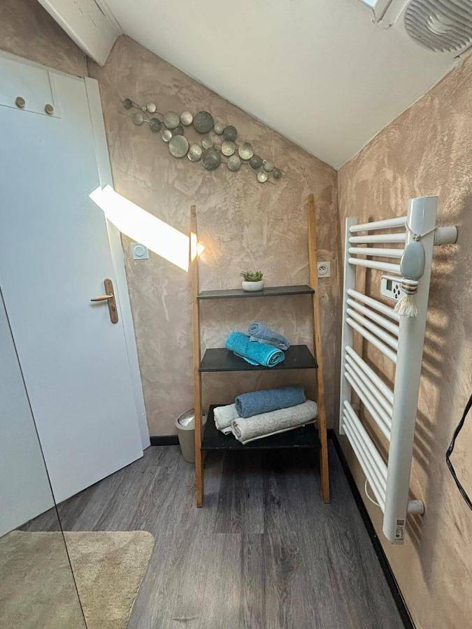 Location de vacances pour 5 personnes, avec terrasse et jardin, adapté aux familles à Giat - 3