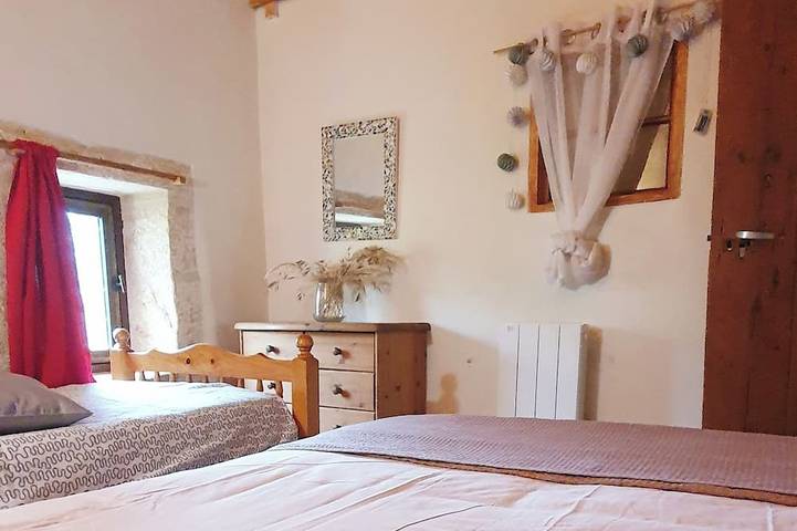 Location de vacances pour 8 personnes, avec piscine et jacuzzi ainsi que terrasse et jardin, animaux acceptés dans Le Pont du Gard - 3