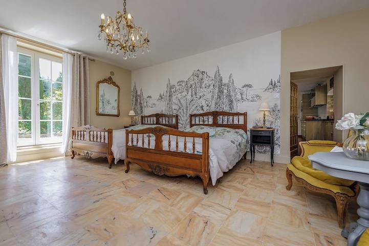 Location de vacances pour 12 personnes, avec terrasse et jardin, animaux acceptés à Lacropte - 2