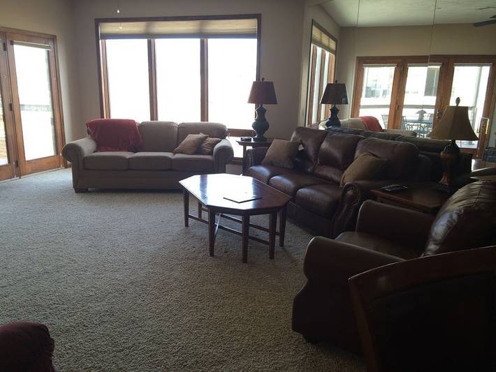 Vacation rental for 10 people, with terrace and hot tub as well as pool and yard in Iowa