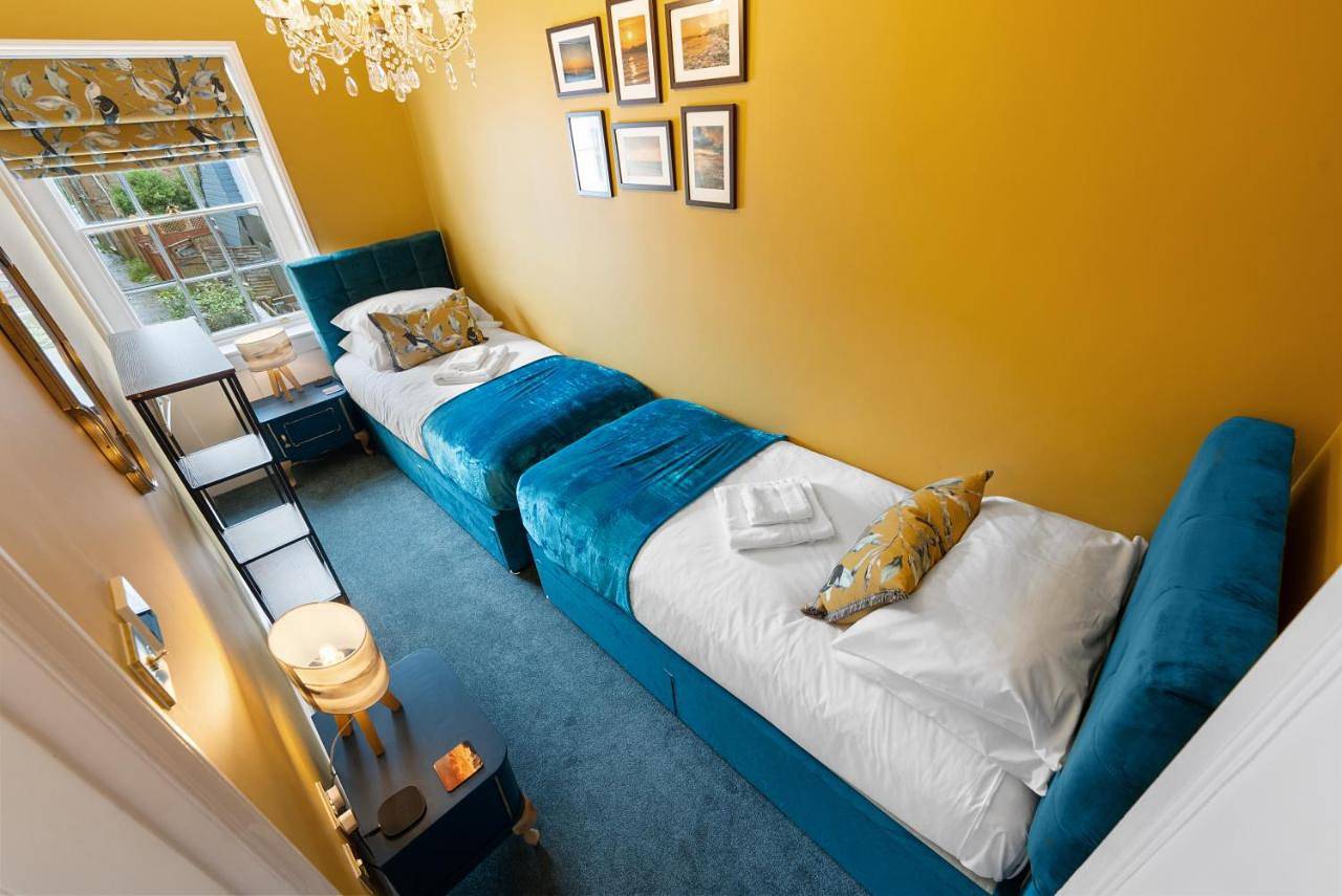 Entire apartment, Two-Bedroom Deluxe Apartment with Ocean View in Bognor Regis, West Sussex