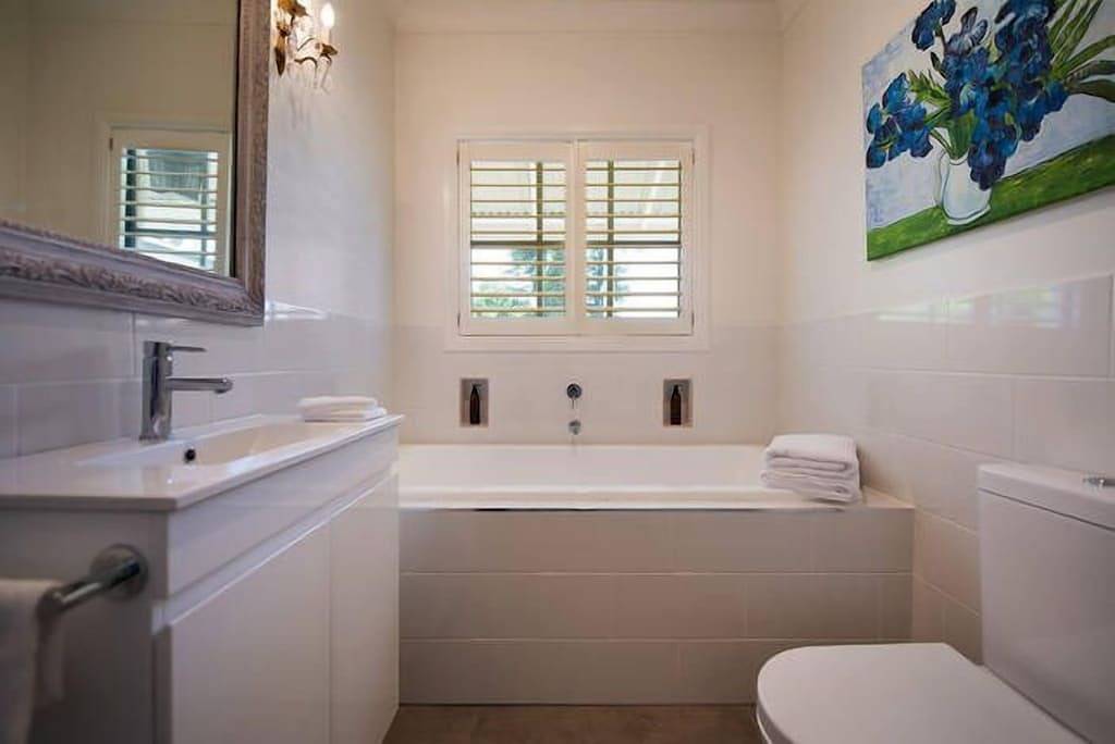 Schönes großes Haus und großer Garten im Herzen von Trentham in Trentham, Hepburn Shire