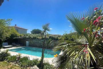 Location de vacances pour 8 personnes, avec terrasse et jardin, animaux acceptés à Clarensac