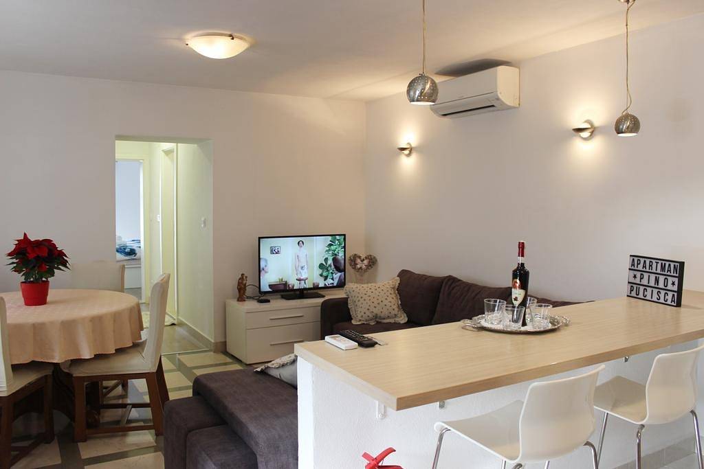Ganze Wohnung, 2-Zimmer-Ferienwohnung mit Terrasse Pucisca (Brac) A-18416-a in Pucisca, Brac