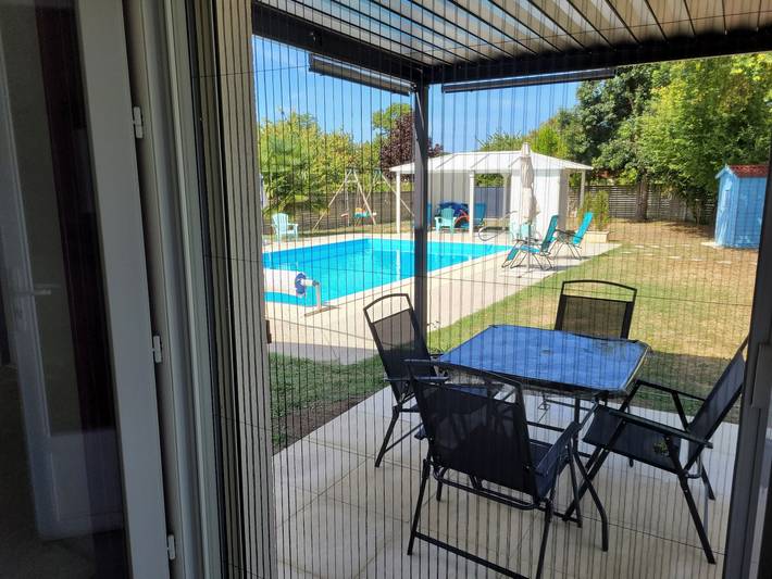 Gîte pour 4 personnes, avec jardin ainsi que terrasse et piscine à Saint-Ciers-du-Taillon
