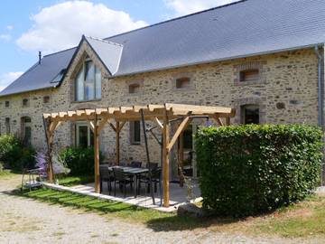 Gîte pour 7 personnes, avec jardin dans Mayenne