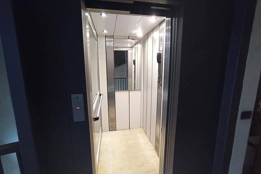 Questa elegante villa offre camere perfetto per viaggi di lavoro o di coppia in Carpi, Modena Province