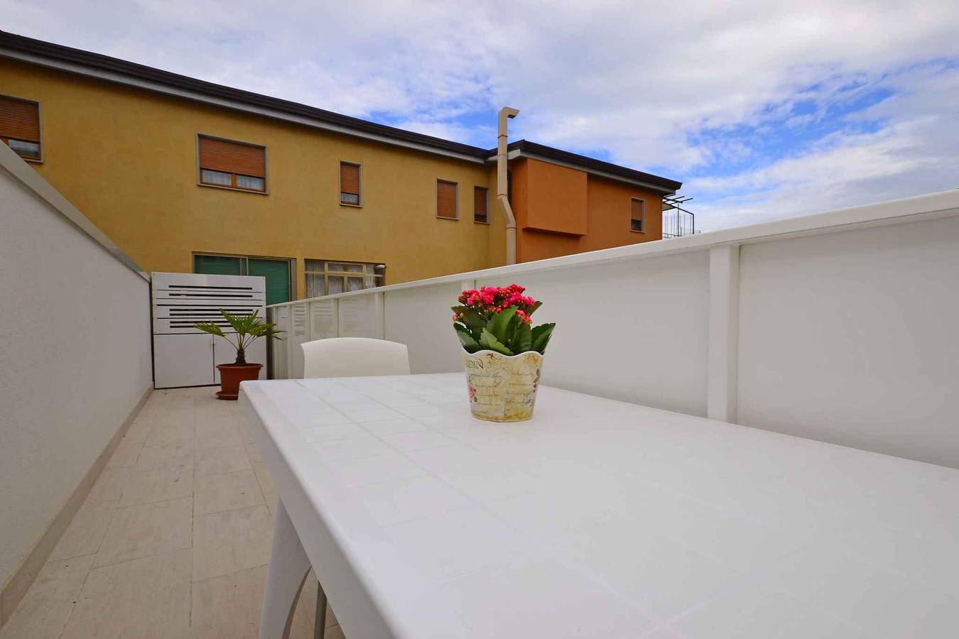 Apartamento vacacional entero, Apartamento vacacional con aire acondicionado, internet, balcón y piscina  in Lignano Sabbiadoro, Provincia d'Udine