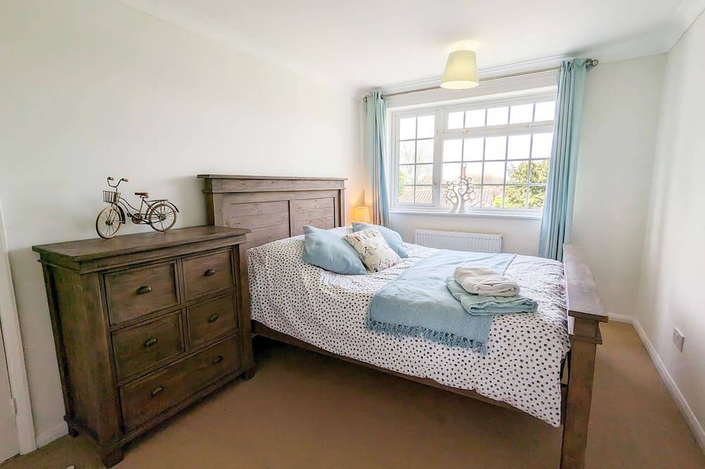 A family house that sleeps 5 guests  in 3 bedrooms in West Wittering Beach, West Wittering