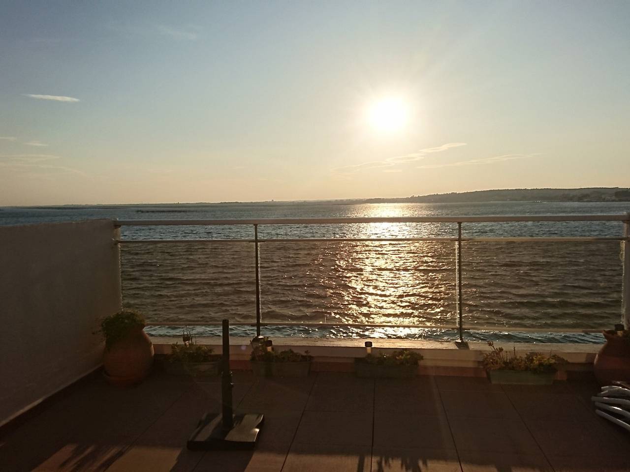 Entire apartment, T2 Apartment in Balaruc-les-Bains, view of the pond, air-conditioned, private parking, Wifi in Balaruc-les-Bains, Côte d'Améthyste