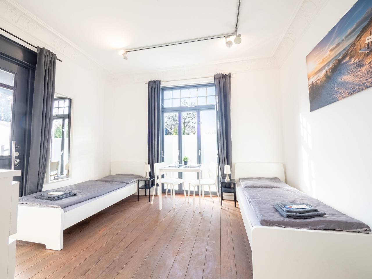 Ganze Ferienwohnung, Monteurwohnung in Villa - 8 Betten, Wlan, Tv, Einbauküche – Ahrensburg Zentrum, Nähe Hamburg - Agrp1201 in Ahrensburg, Kreis Stormarn