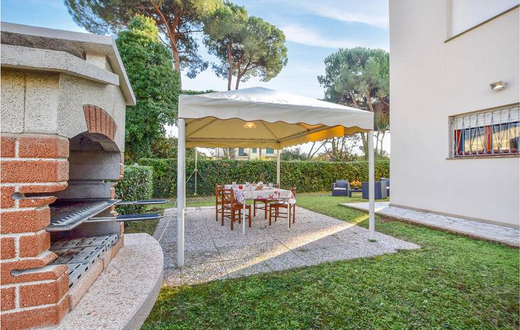 Appartement de vacances entier, Air conditionné Jardin Apt | Parking | WiFi in Lido di Camaiore, Camaiore