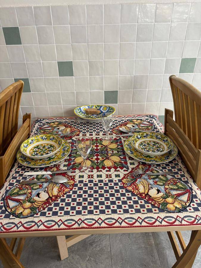 Location de vacances pour 5 personnes, avec Terrasse ainsi que Jardin et Vue à Tre Fontane - 4