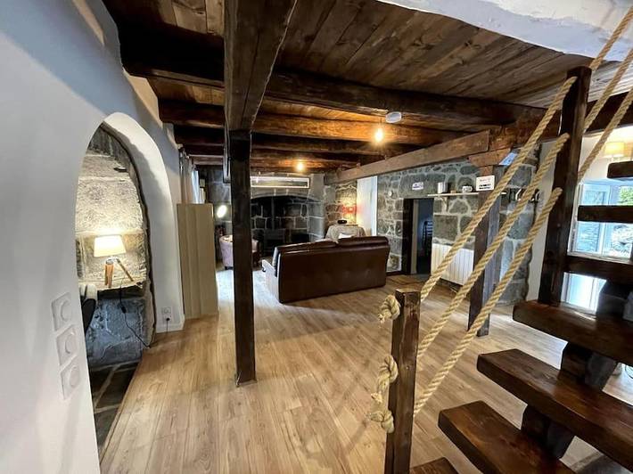 Location de vacances pour 6 personnes, avec jardin et vue à Saint-Projet-de-Salers - 2