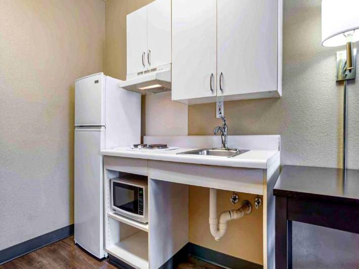 Entire apartment, 1 Queen Bed | Mobil Access Tub Nsmk Kitchen in Huntsville, Madison County (AL)