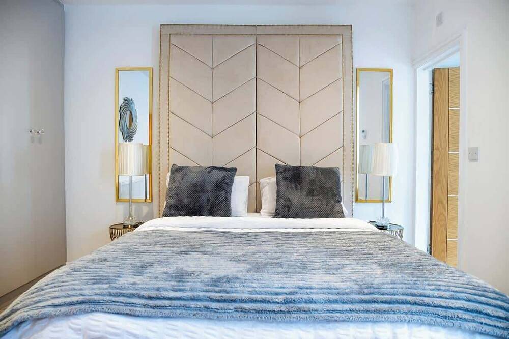 Perfect Booking | Stylish 2 Bed Home In Stockport in Stockport, Greater Manchester