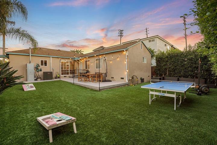 Vacation rental for 8 people, with yard in Mar Vista