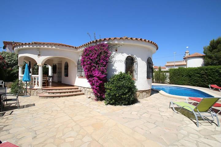 Villa für 8 Personen, mit Terrasse und Garten sowie Pool, mit Haustier - 1