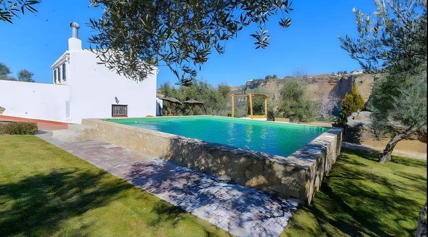 Landhaus 'El Puente Ronda' mit Seeblick, Wlan und Klimaanlage in Ronda, Málaga Provinz