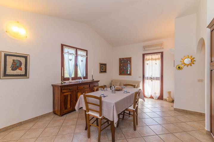 Maison de vacances "Villetta Con Patio Esterno" avec 2 terrasses privées et A/C in Straulas, San Teodoro