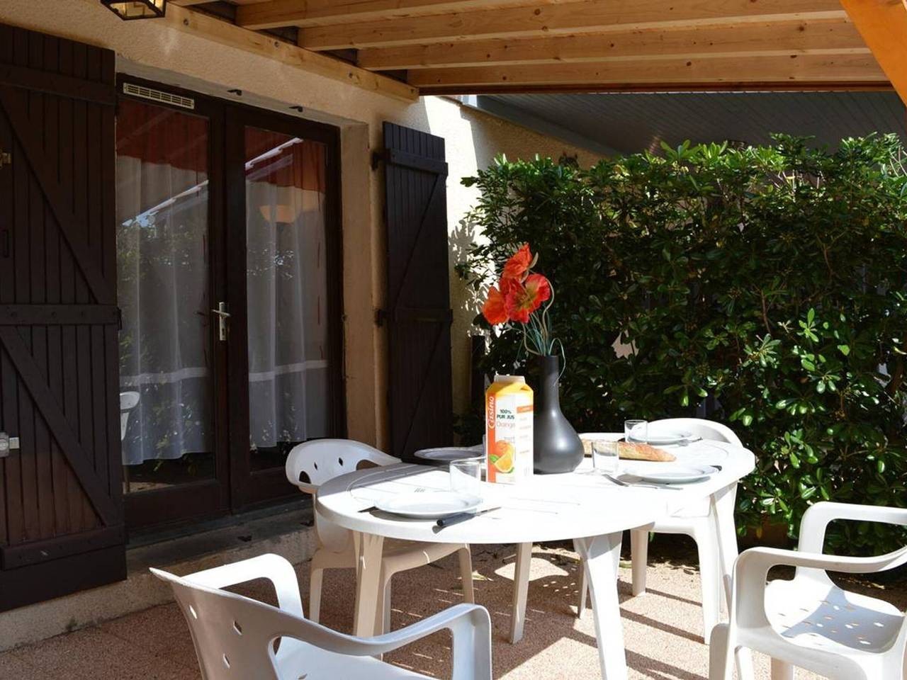 Gemütliches Ferienhaus mit Pool, 700m vom Strand, 1 Sz + Mezzanin, Terrasse, Parkplatz in Saint Pierre la Mer, Fleury