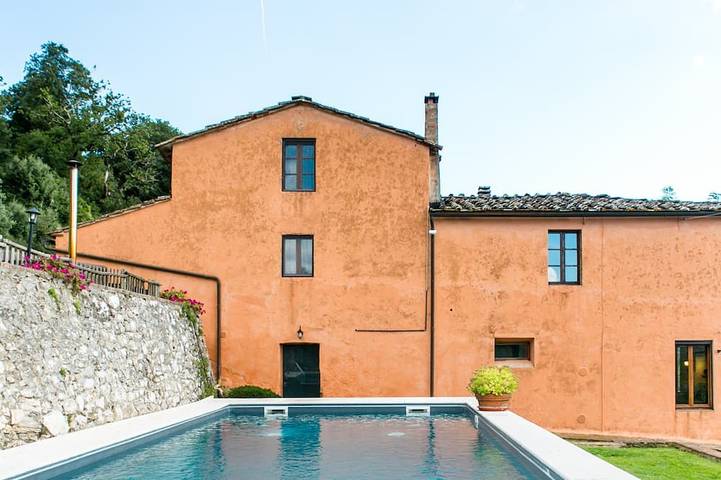 Agriturismo per 16 persone, con giardino e idromassaggio nonché piscina in Sovicille