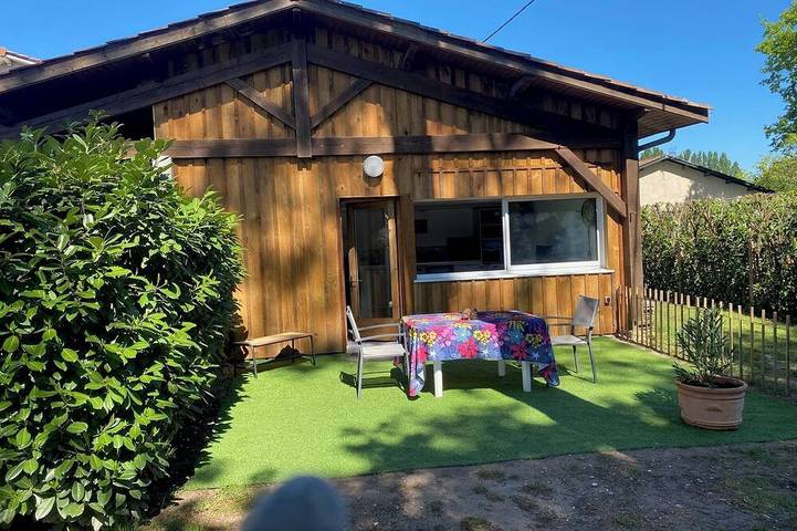 Location de vacances pour 4 personnes, avec jardin ainsi que jacuzzi et piscine à Saint-Morillon