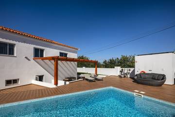 Villa pour 8 personnes, avec piscine et jardin ainsi que terrasse et vue sur l’océan à Ferragudo