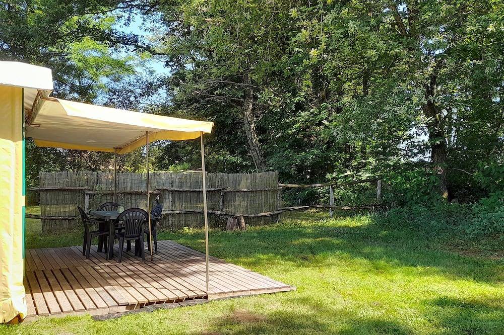 Tente Pagan. Sur terrain plat et ombragé, avec piscine. Au calme. in Fajoles, Quercy