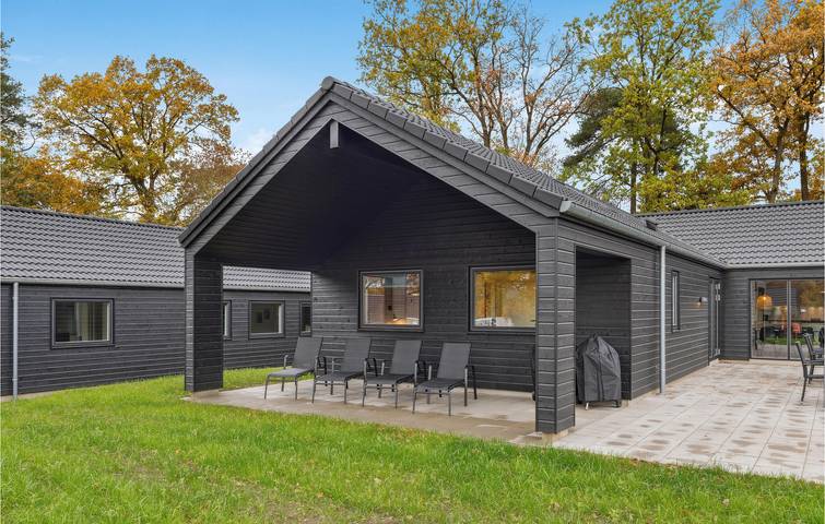 Ferienhaus für 22 Personen, mit Sauna und Seeblick sowie Garten, mit Haustier in Mecklenburgische Seenplatte