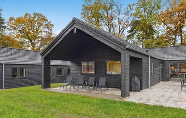 Ferienhaus für 22 Personen, mit Garten und Sauna sowie Seeblick, mit Haustier in Mecklenburgische Seenplatte