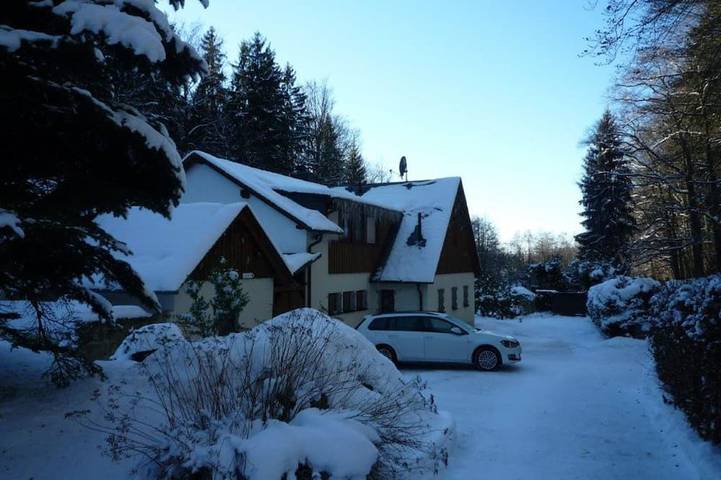 Blockhütte für 11 Personen, mit Terrasse und Whirlpool sowie Garten