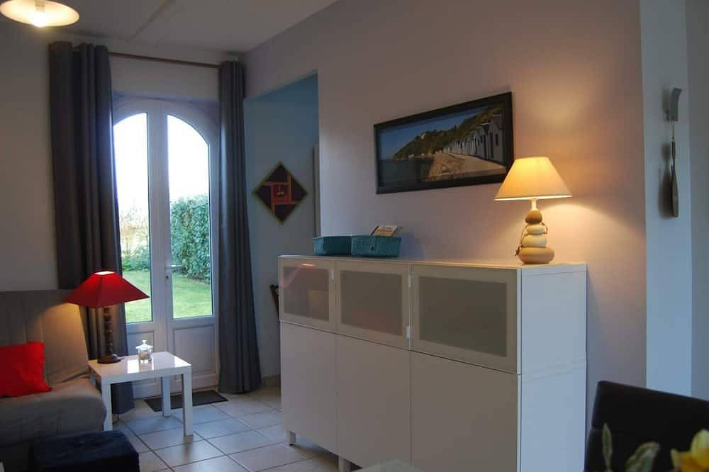 Appartement entier, Découvrez la quiétude du Cotentin: charmant gîte équipé, jardin clos, proche dunes et îles Anglo-Normandes. in Baubigny, Côte de la Déroute