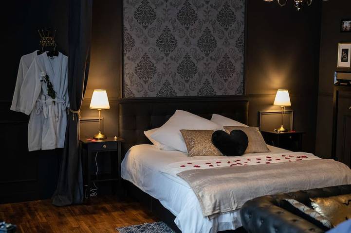 Appartement entier, Appartement ⭐Romantique Chic⭐ par Urban Spa in Quartier du Vauluisant, Troyes