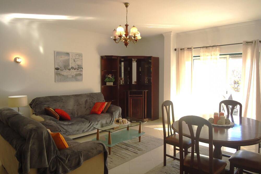 Entire apartment, T3 Ceuta Luminoso in Quarteira in Quarteira, Faro District
