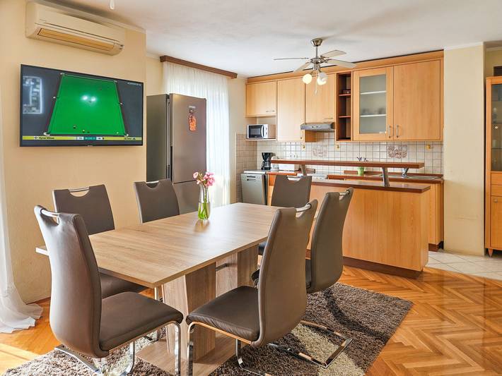 Ganze Wohnung, Lille in Okrug Gornji, Ciovo