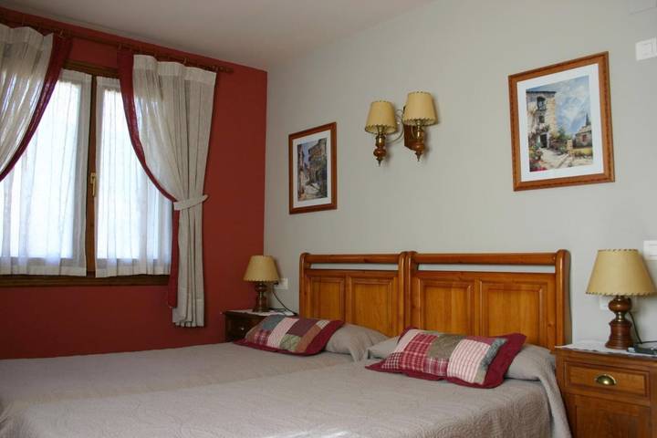 Chambre d’hôte pour 3 personnes, avec piscine et vue ainsi que terrasse et jardin dans Aragon (Espagne) - 4