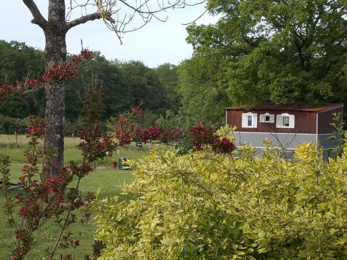 Gîte pour 2 personnes, avec jardin ainsi que piscine et vue à Saunay