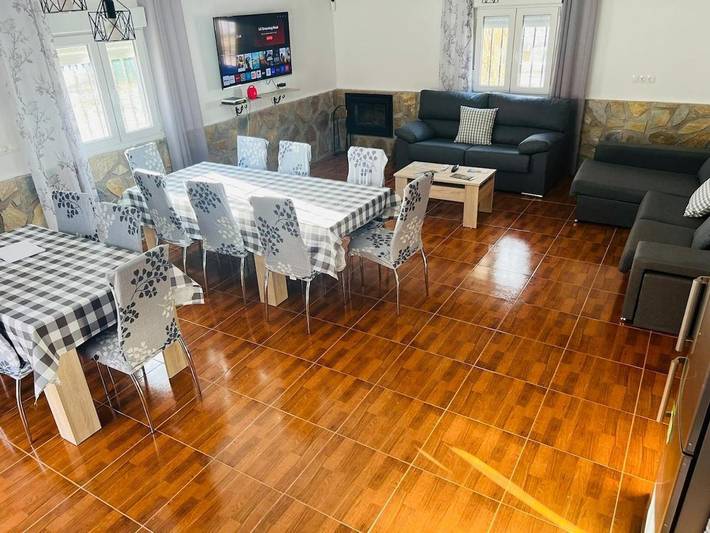 Location de vacances pour 14 personnes, avec vue ainsi que terrasse et piscine, animaux acceptés à Escalona - 4