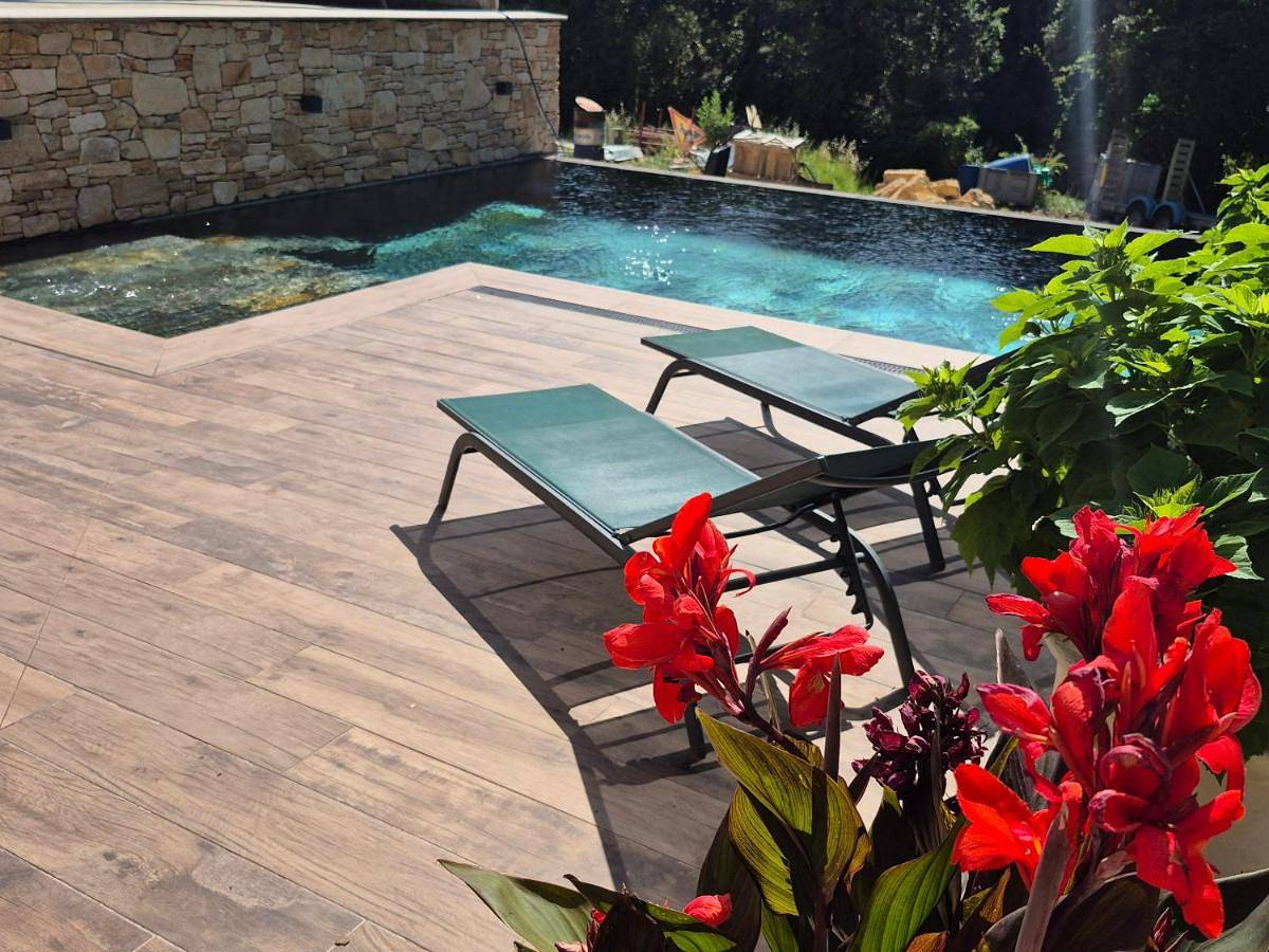 Maison indépendante de 26m2 avec Jardin, Climatisation et accès piscine l'été in Rochegude, Région de nyons