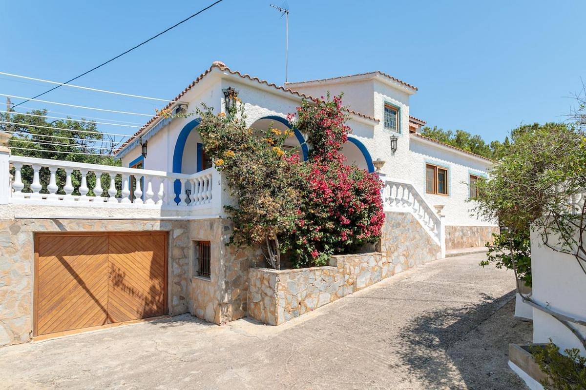 Villa Maria with private pool in quiet location in Busot, Costa Blanca