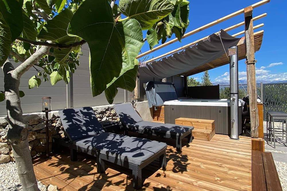 Maison cosy l'antre deux Pierres avec jacuzzi privé entre ciel et mer in Bouyon, Côte méditerranéenne (France)