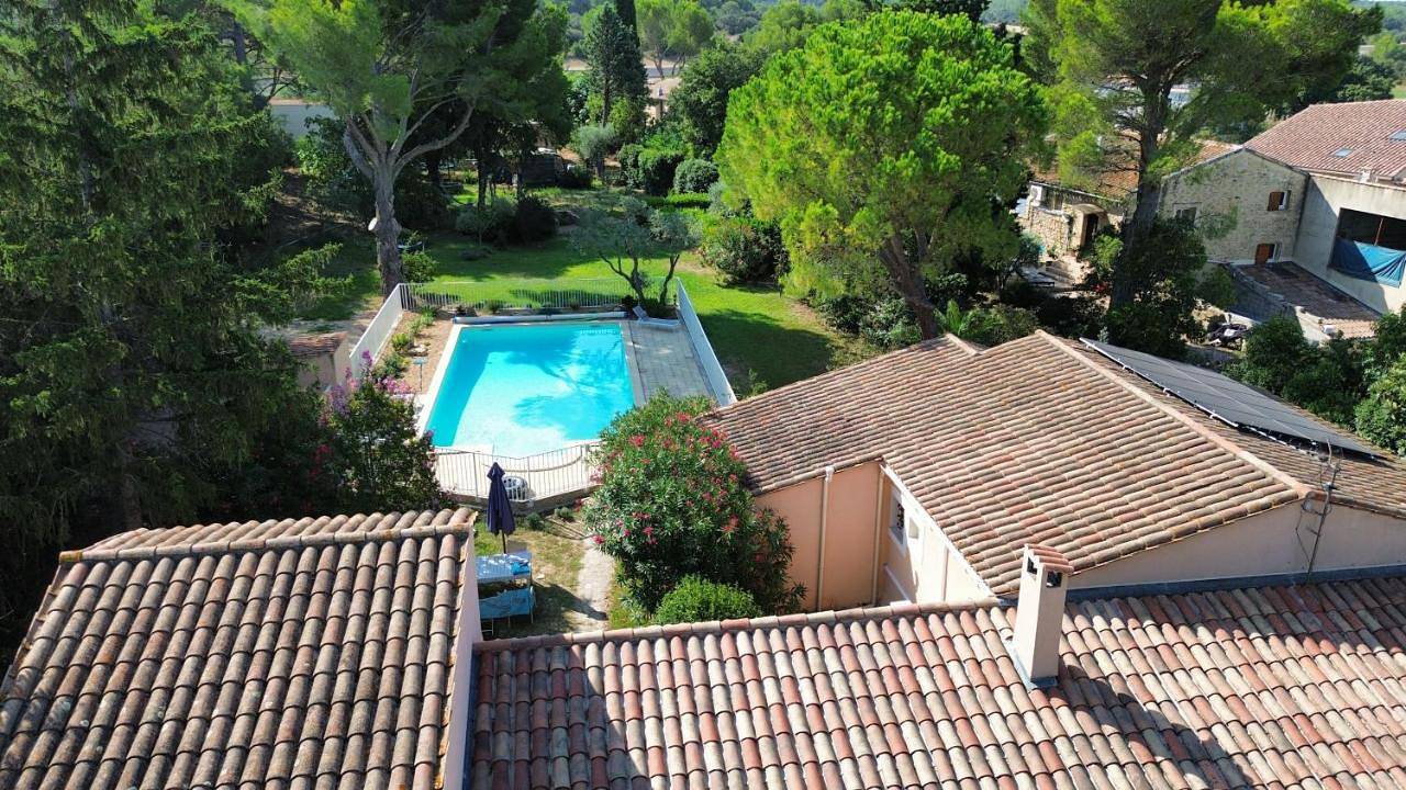 Gite 5 pers en Provence avec grand jardin & piscine partagés - 5 people holiday home with shared swimming pool & garden in Provence in Cornillon-Confoux, Côte méditerranéenne (France)
