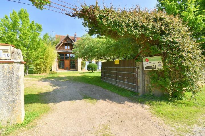 Maison d’hôte pour 28 personnes, avec Jardin à Pruniers