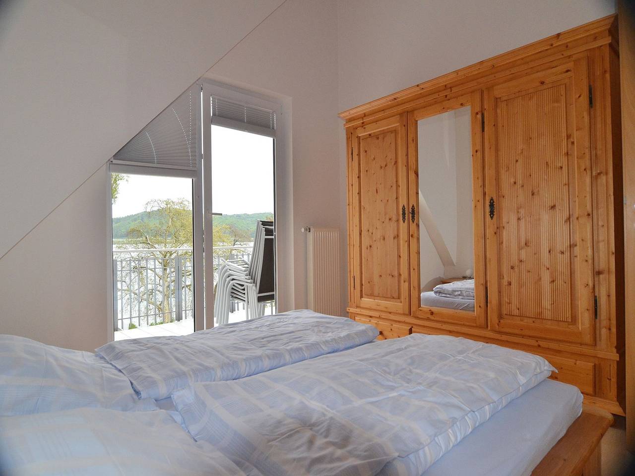 Ganze Wohnung, Ferienwohnung 2 D G mit Seeblick, Balkon und Wlan in Bodman-Ludwigshafen, Obersee (Bodensee)